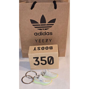 Unisex Sneaker Keychain Set with Box and Bag Light Green One Size